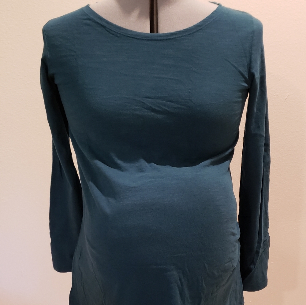 Green Old Navy maternity tee